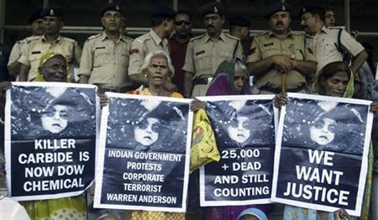 Serve Indian court summon on Dow Chemical in Bhopal Gas Tragedy case: US Congress members - Vimarsana News