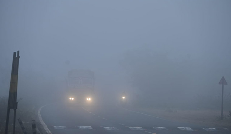 Dense fog disrupts flights and trains in Madhya Pradesh; rain likely in next few days - Vimarsana News