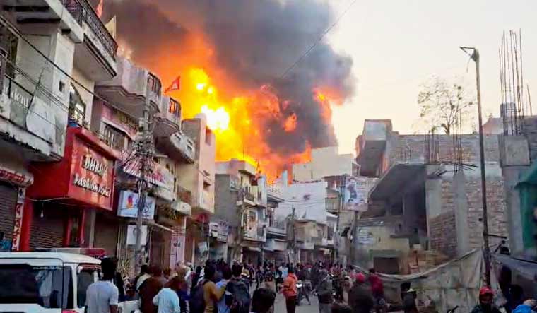 Delhi factory fire: Toll hits 11 as cops suspect chemicals in godown may have caused blast - Vimarsana News