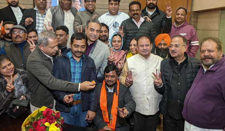 Chandigarh mayor Manoj Sonkar quits ahead of SC hearing; 3 AAP councillors switch to BJP - Vimarsana News
