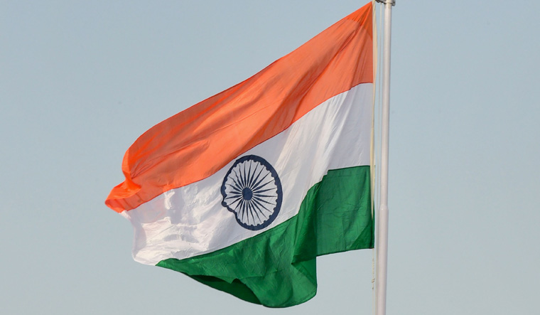 Army installs 104-ft tall national flag near LoC in Tithwal - Vimarsana News