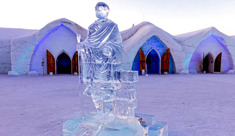 canada-hotel-installs-ice-sculpture-of-gandhi-for-indias-75th-independence-day