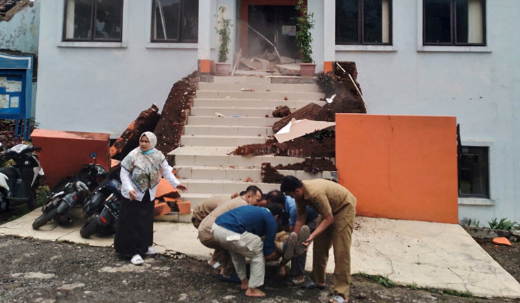 at-least-46-killed-as-earthquake-shakes-indonesias-java-island