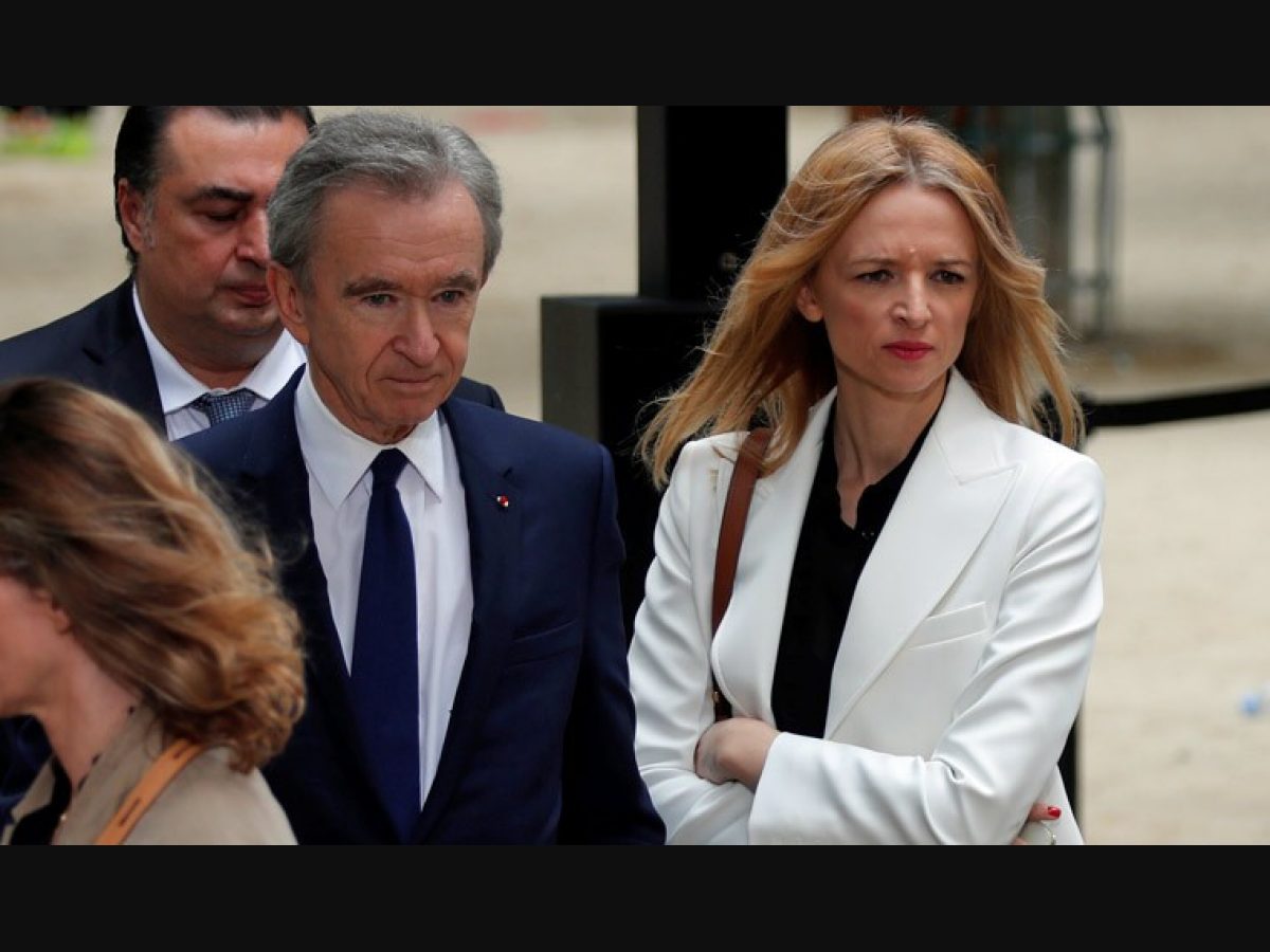 Delphine, daughter of LVMH chief Bernard Arnault to head Dior - The Week