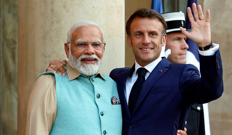 What gifts did PM Modi receive from President Macron? - Vimarsana News