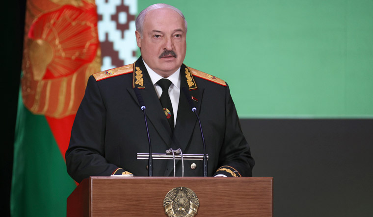 Belarusians vote amid call for boycott; Lukashenko says will seek reelection next year - Vimarsana News