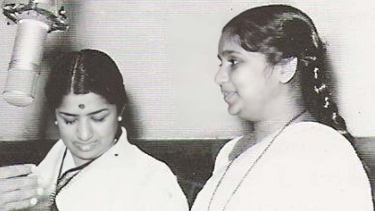 When Asha Bhosle revealed why the Mangeshkar sisters loved white sarees