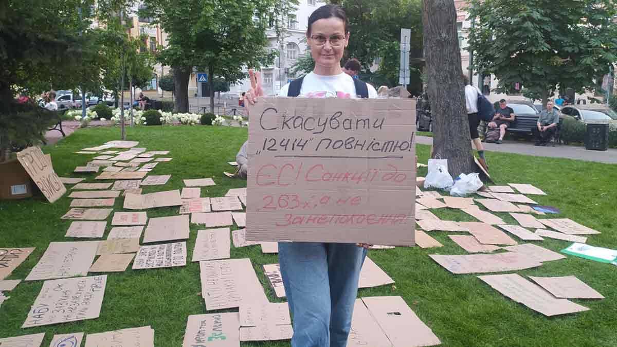 Cardboard revolution: How Ukraine's youth are challenging Zelensky’s anti-corruption plank