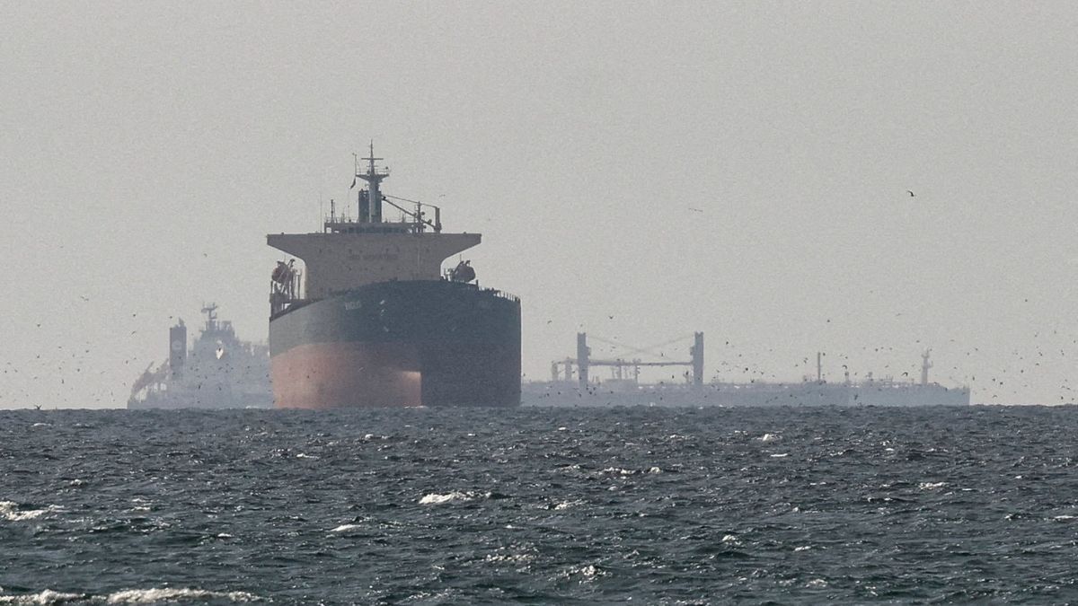 Iran's parliament approves plan to impose tolls on Strait of Hormuz, ban US and Israeli ships