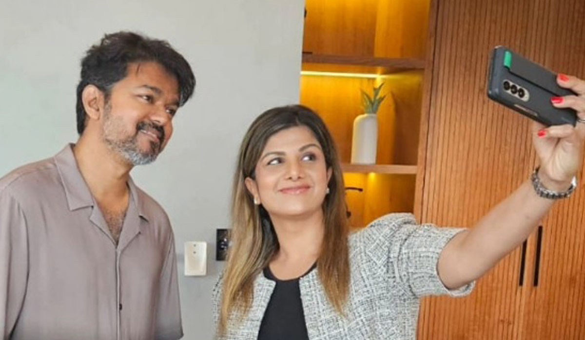 See pics | ‘Thalapathy’ Vijay meets his 'Minsara Kanna' co-star Rambha 