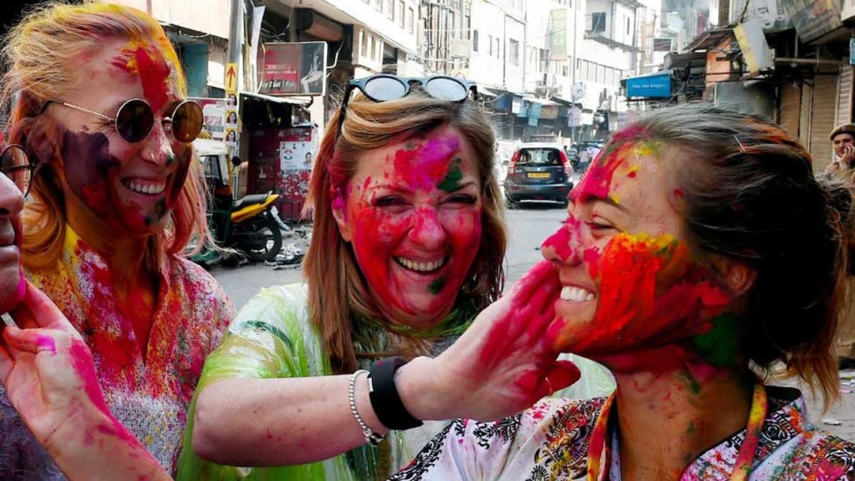 Holi colours won’t come off? Celebrity dermatologist reveals what you’re doing wrong