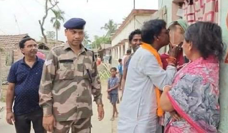 BJP MP kisses woman during campaign in WB. She defends him after TMC uproar - Vimarsana News