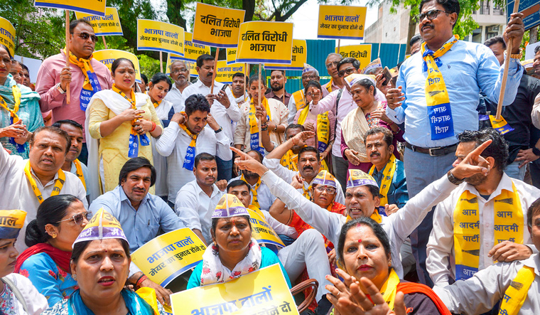 Delhi: L-G, AAP lock horns again over mayoral polls as HC raps govt for ...