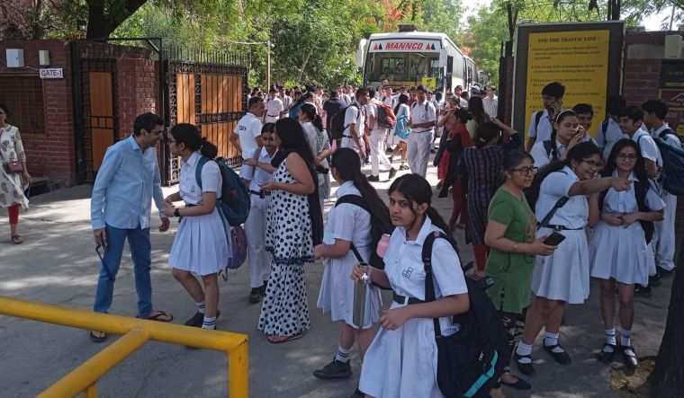 MHA says bomb scare at Delhi schools a hoax as police say 'nothing objectionable found' - Vimarsana News