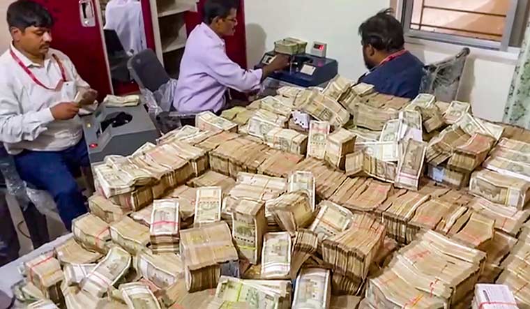 ED recovers Rs 20-30 crore cash from domestic help 'linked' to Jharkhand minister's secretary - Vimarsana News