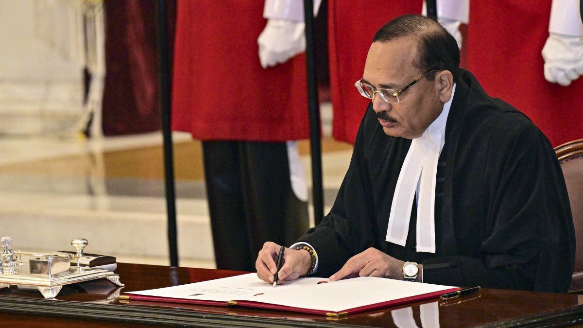 CJI Surya Kant to young lawyers: Be nation-builders, not just case-builders