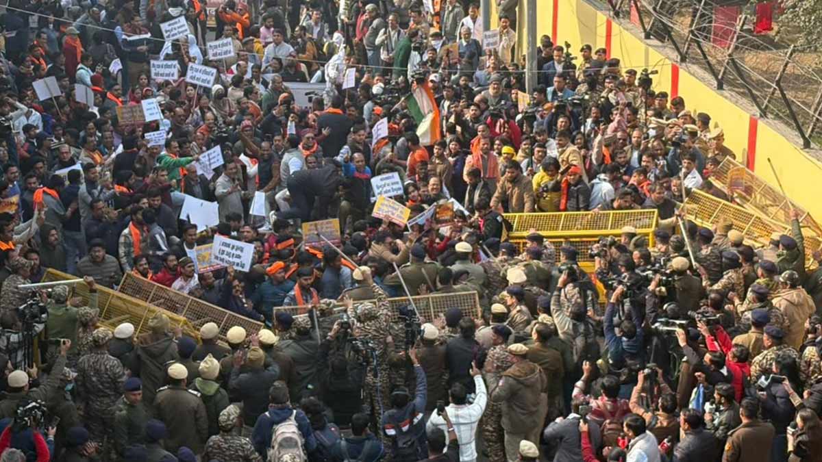 Lynching of Hindu man: Massive protest outside Bangladesh High Commission in Delhi