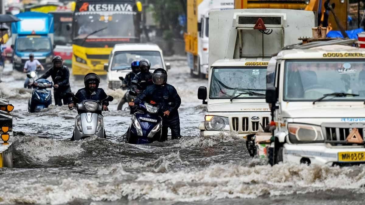 Metro line aptly named Aqua', 'where is infra man'... : Political slugfest continues over Mumbai rains- The Week