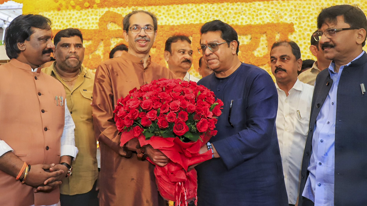 7 Raj raj-thackeray-s-matoshree-visit-reshapes-maharashtra-political-dynamics ...