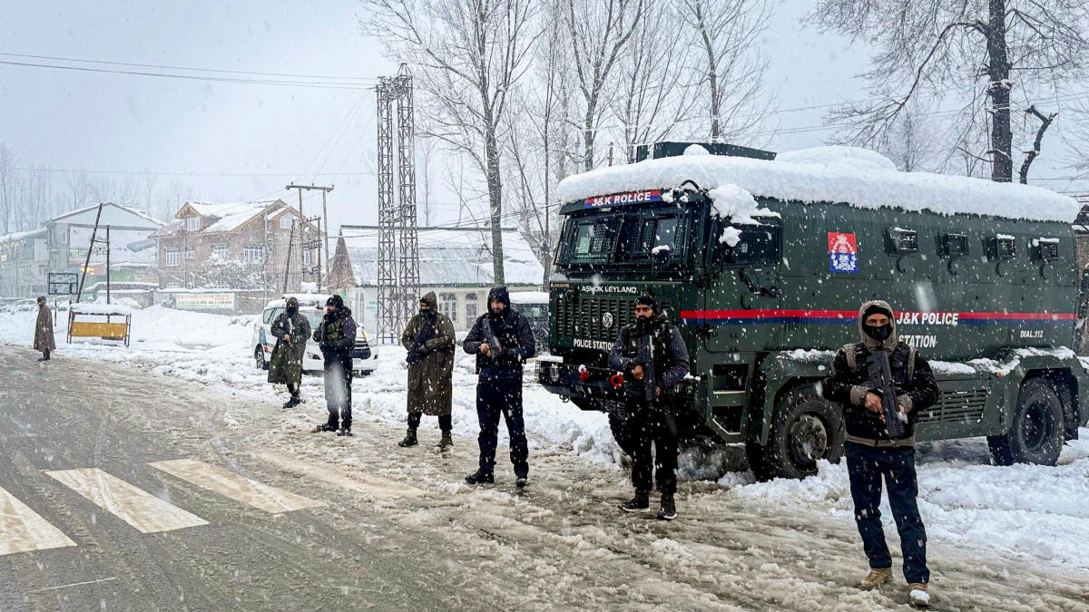 J&K: Mobile internet suspension extended as hunt fo three Jaish terrorists continues after paratrooper's supreme sacrifice