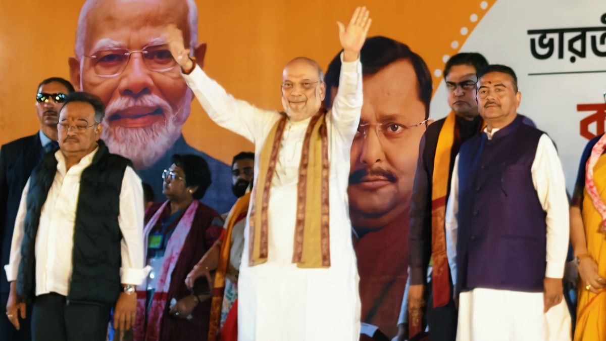 Amit Shah targets infiltrators as BJP launches parivartan yatra in West Bengal