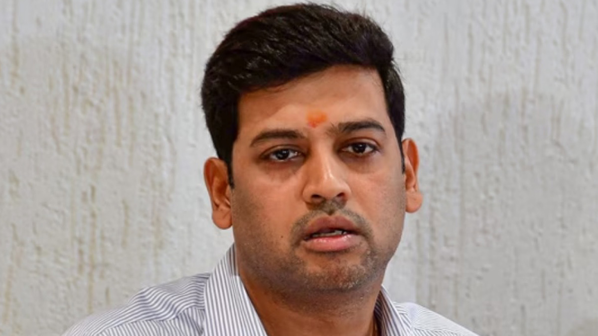 Shiv Sena's Shrikant Shinde slams Rahul Gandhi; calls him 'leader of vacations, not opposition'