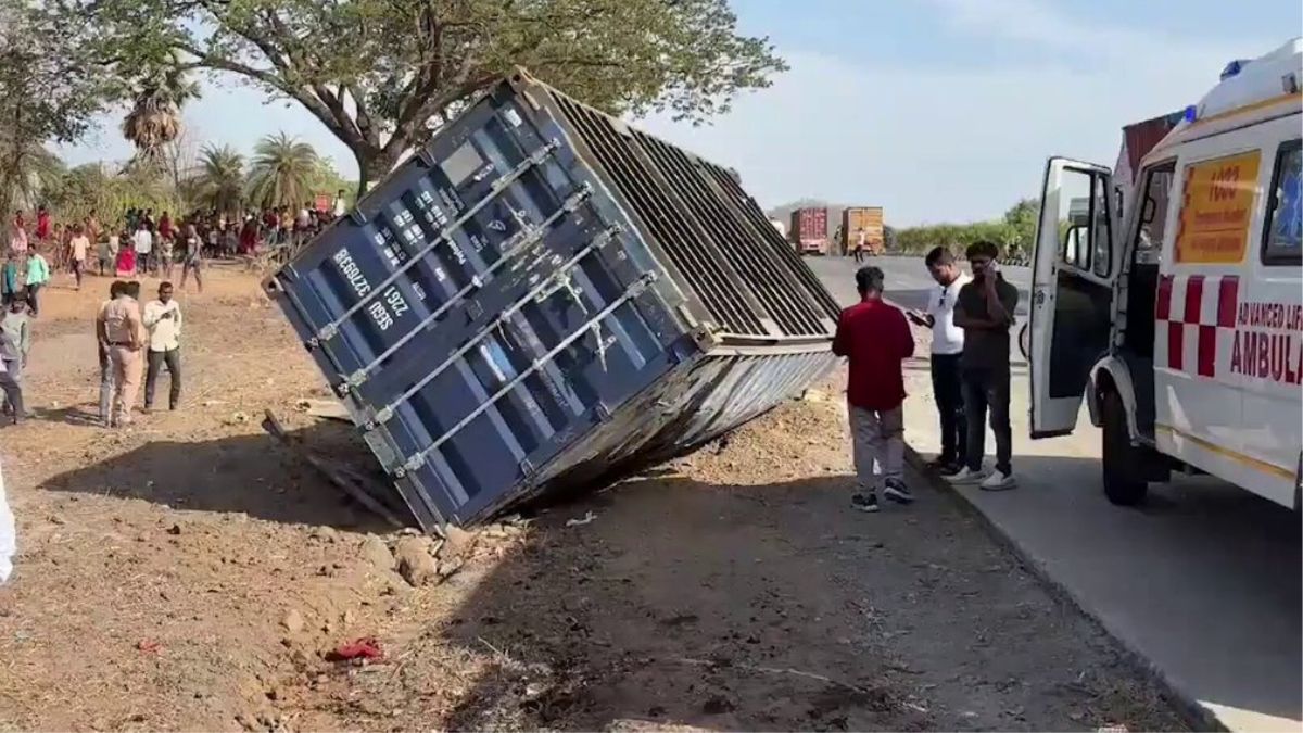 Palghar highway crash: At least 13 dead after major truck-tempo collision, CM Fadnavis announces compensation