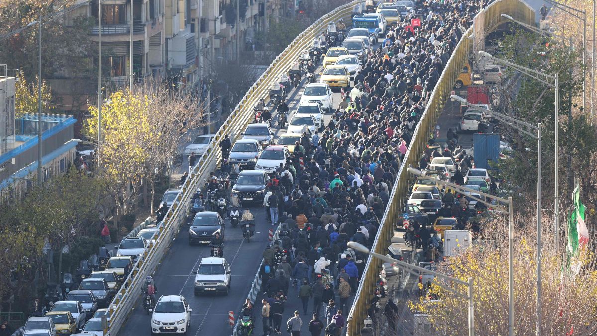 Iran protests escalate as economic crisis fuels calls for regime change