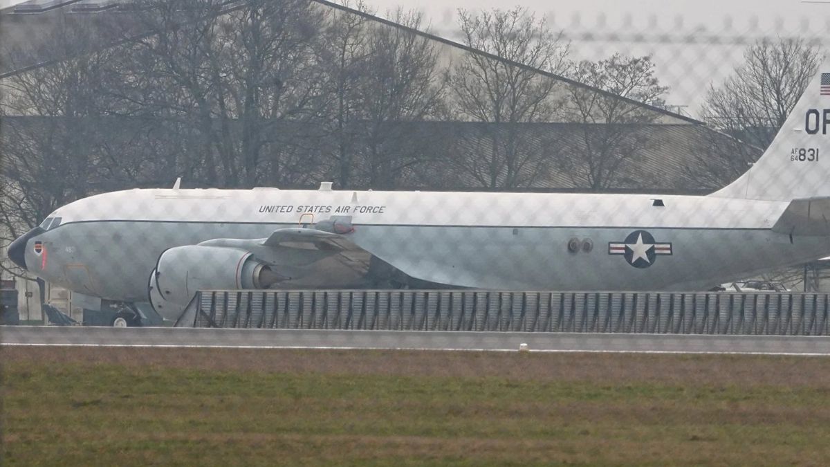Why did the US ‘nuke sniffer’ plane land in UK? American military presence grows in Middle East
