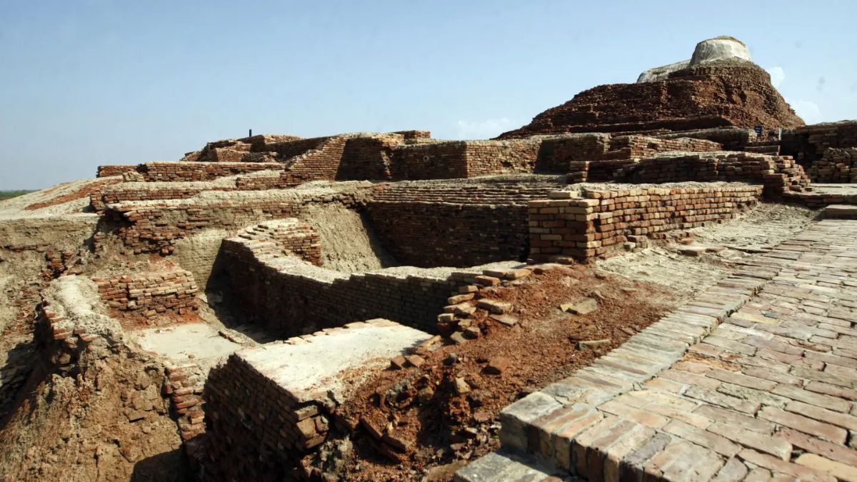 A 164-year dehydration:  How megadroughts slowly dismantled the Indus Valley Civilisation