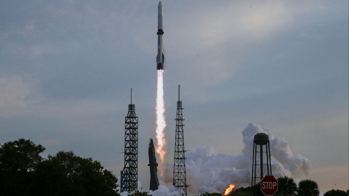 Bezos-led Blue Origin rocket lands perfectly; it’s cargo, not so much