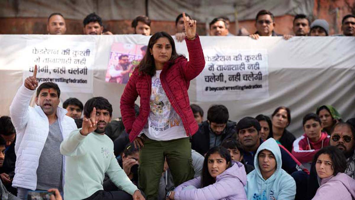 Why did Vinesh Phogat MLA decide to come out of retirement ahead of Los Angeles Olympics?