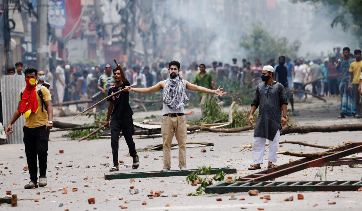 Bangladesh quota row: Protesters set fire to jail, free several inmates