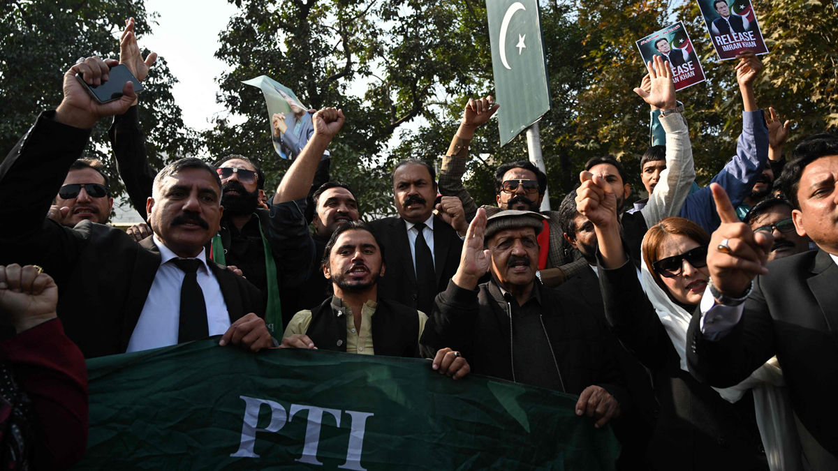 Former Pak PM Imran Khan's sister meets him in jail, alleges 'mental torture'