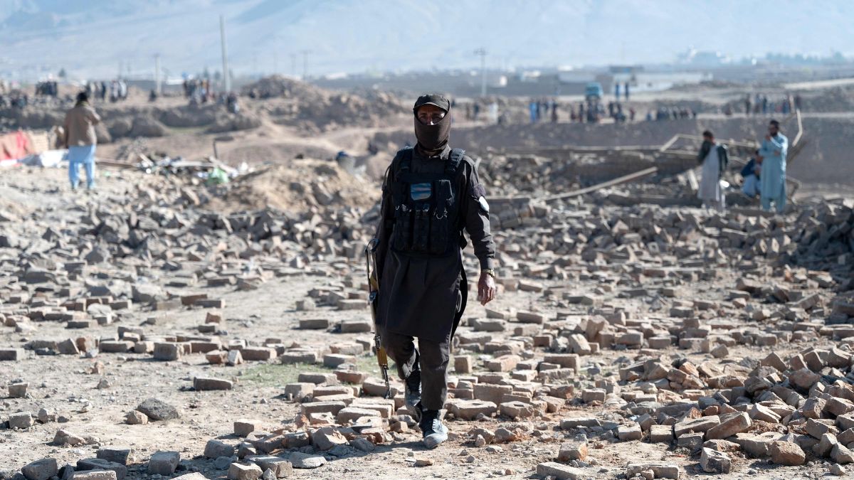 Afghanistan accuses Pakistan of targeting civilians in overnight airstrikes as fighting enters third week